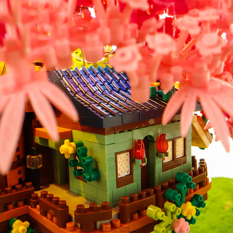 Keeppley Cute Japanese Anime Crayon Brickheadz Assembled Building Blocks  Anime Tide Play Peripheral Ornaments for Children Gift - AliExpress